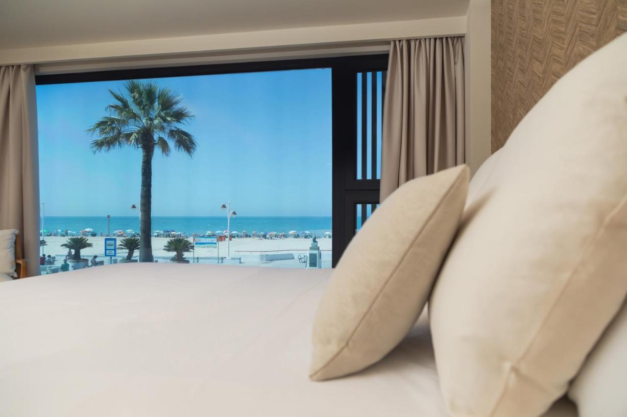 Apartamentos Playa Victoria Cadiz Luaran gambar